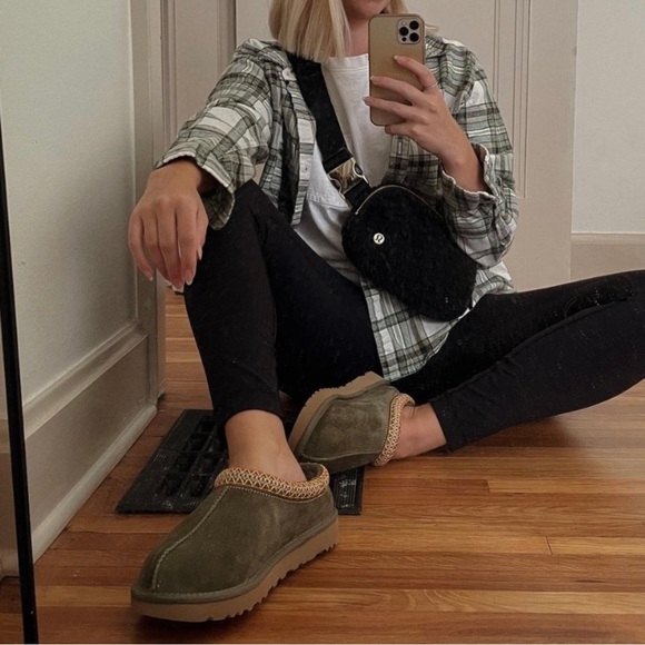 NWT RARE SOLD OUT Everywhere Fleece Belt Bag - Picture 9 of 16